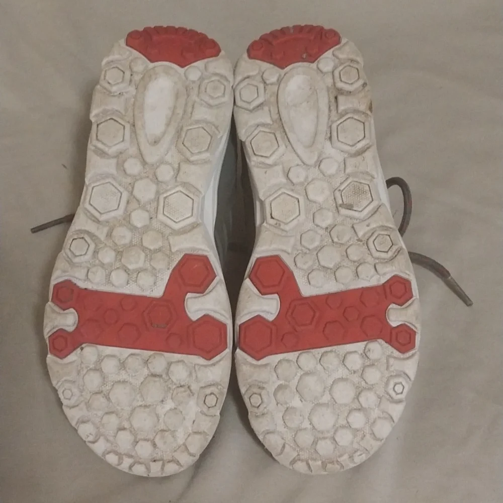 LA Gear Gray and Red Athletic Sneakers Boys 2